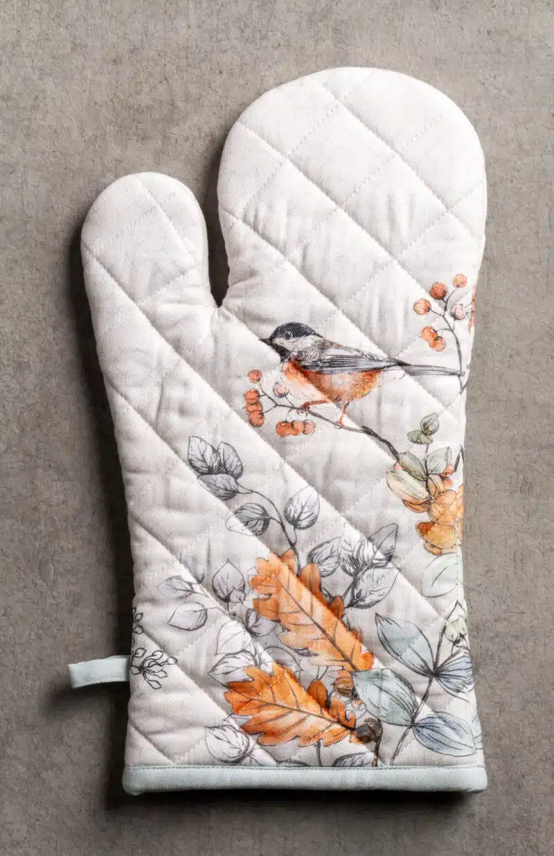 Whitish Shabby Chique Oven Mitt