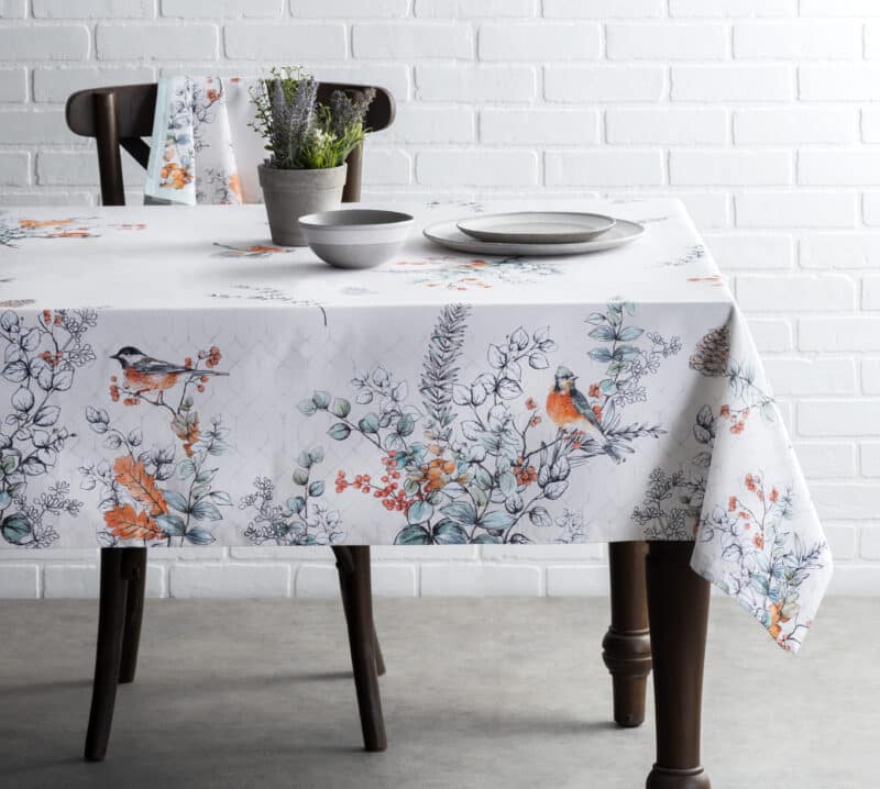 Whitish Shabby Chique Tablecloth