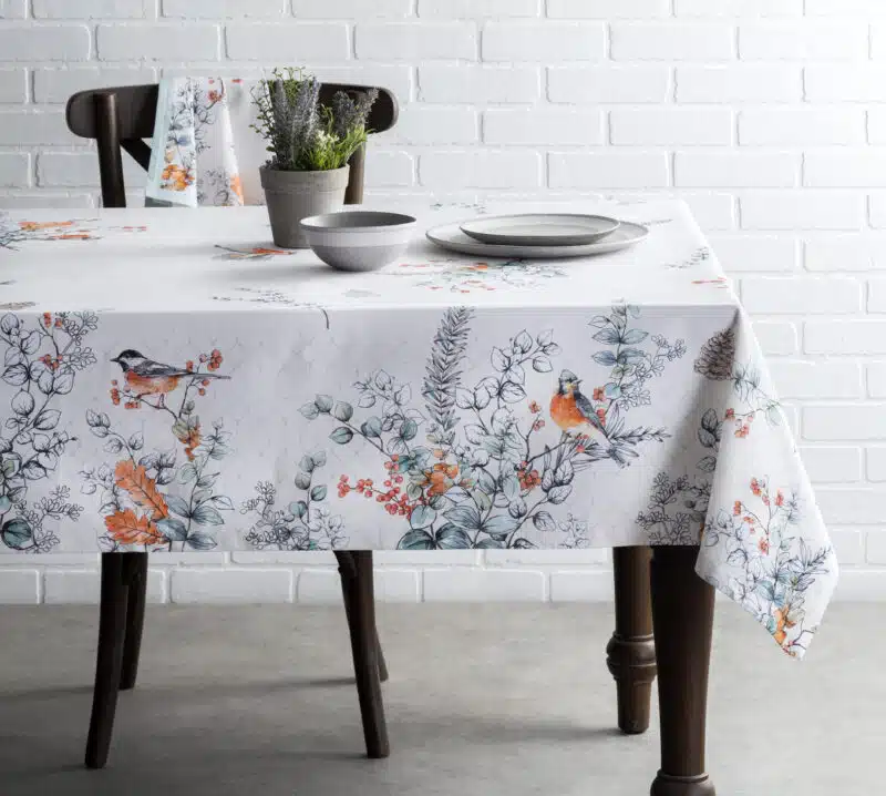Whitish Shabby Chique Tablecloth