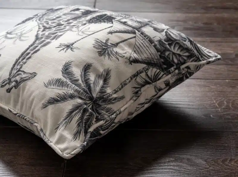 Savana Jouy Cushion Black Giraffi