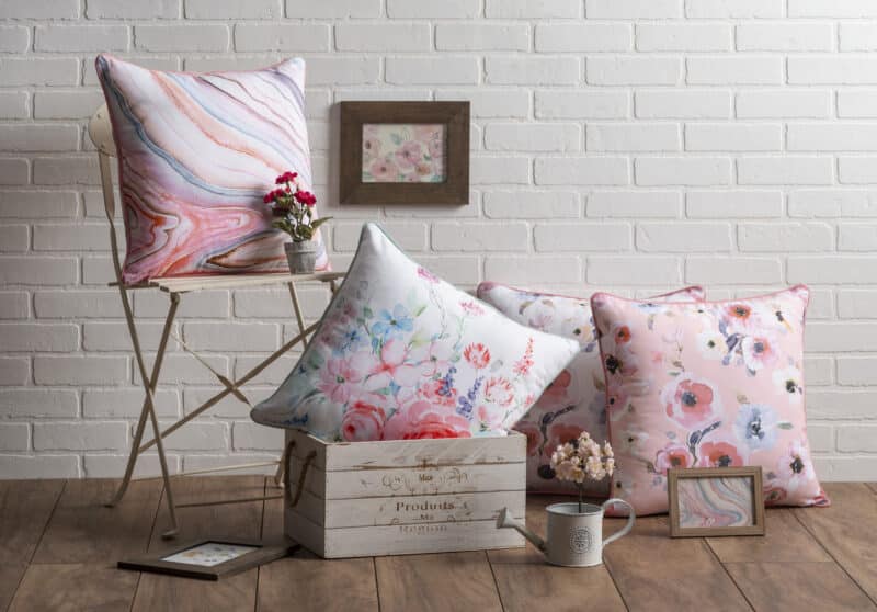 Pale Garden - Romantic Poppy Saumon Decorative Cushion Cover