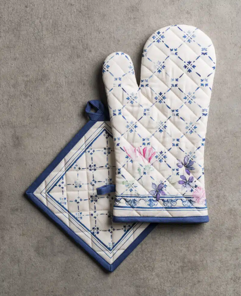 Faience Glove & Potholder