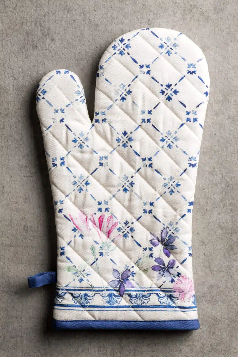 Faience Oven Mitt