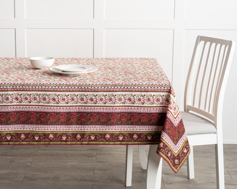 Reveillon Au Jardin Tablecloth